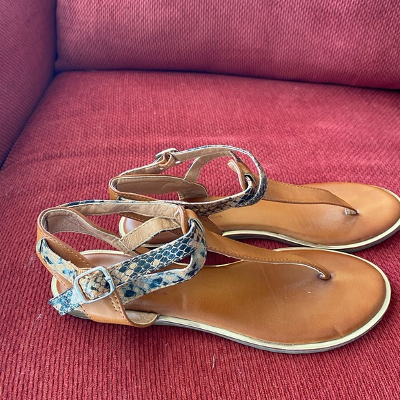 Tan with snake print sandal Size 8 - Picture 3 of 5